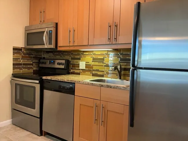 $1,075 | 7685 Northcross Drive, Unit 704, Austin, TX 78757