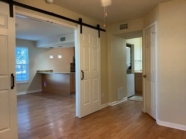 $1,075 | 7685 Northcross Drive, Unit 704, Austin, TX 78757