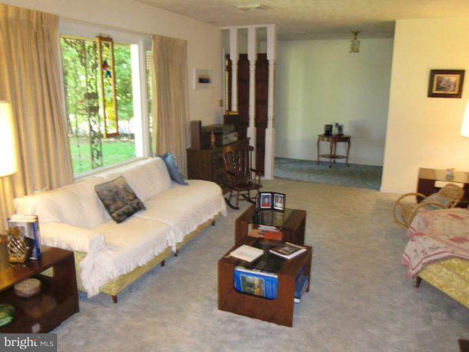 7282 Forrest Road Warrenton, VA 20187 - Photo 1 of 18 Living Room
