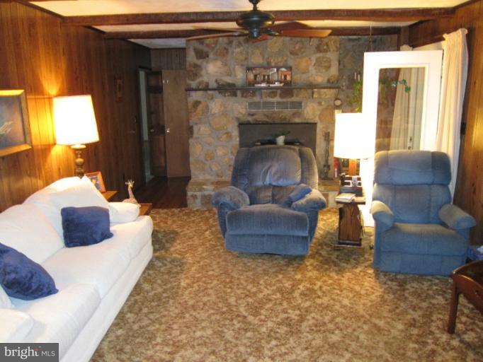 7282 Forrest Road Warrenton, VA 20187 - Photo 7 of 18 Family Room