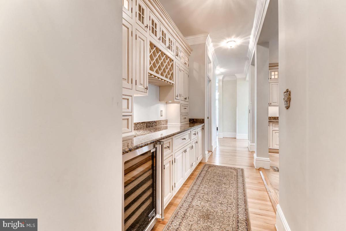 5607 Roland Avenue Baltimore, MD 21210 - Photo 13 of 27