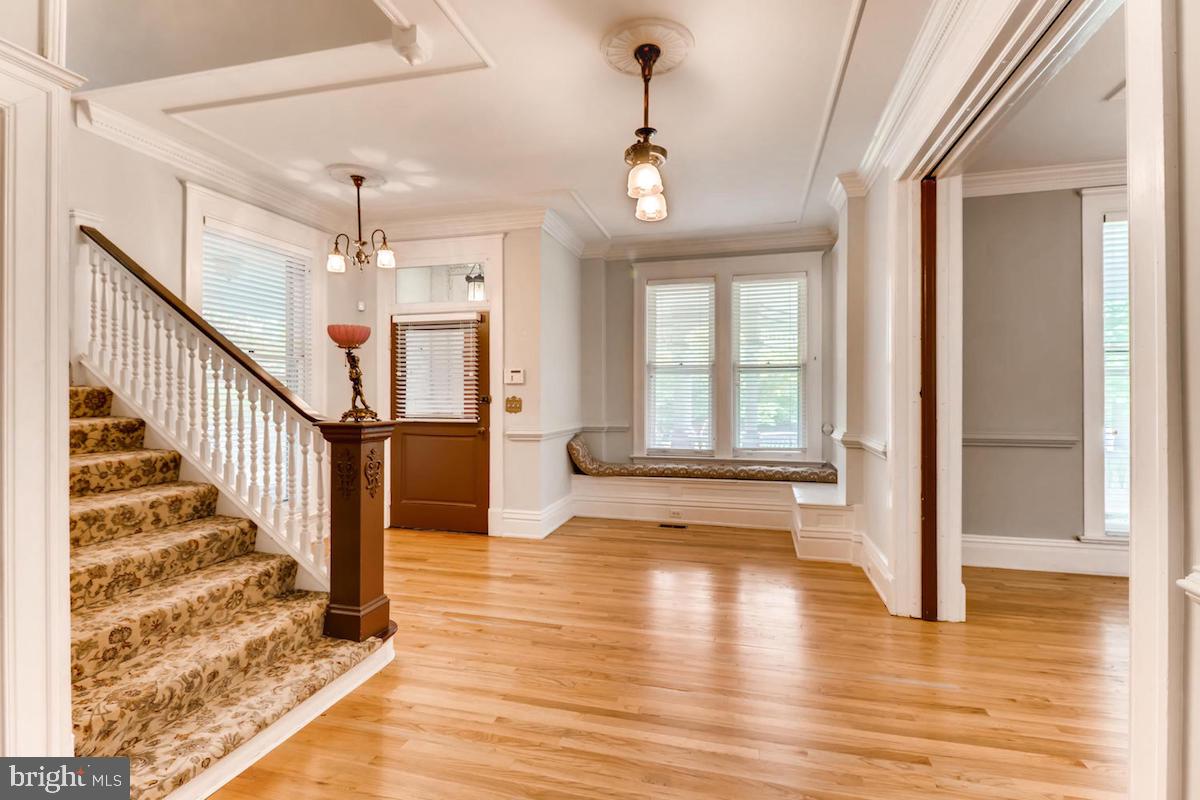 5607 Roland Avenue Baltimore, MD 21210 - Photo 3 of 27