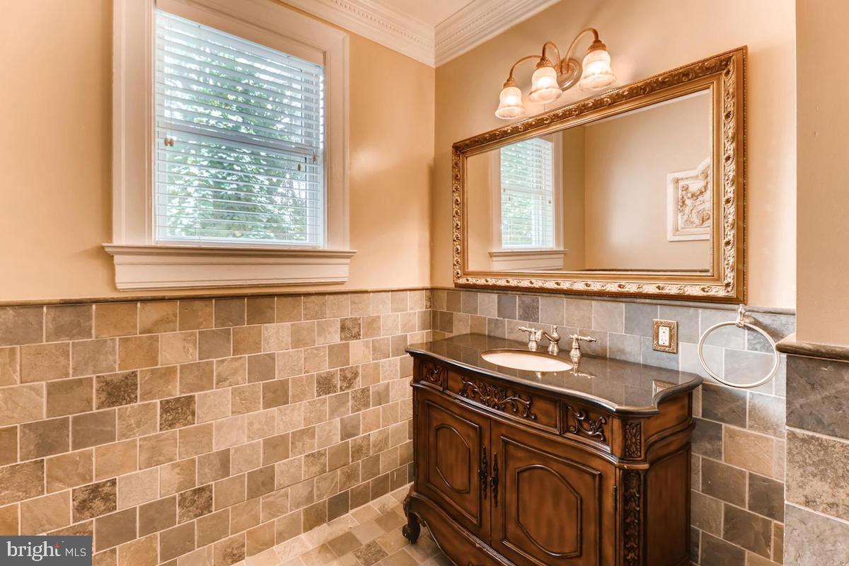5607 Roland Avenue Baltimore, MD 21210 - Photo 22 of 27