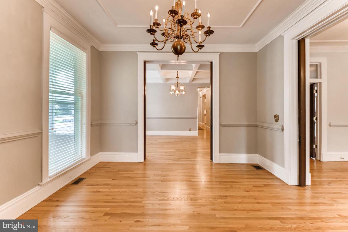 5607 Roland Avenue Baltimore, MD 21210 - Photo 5 of 27