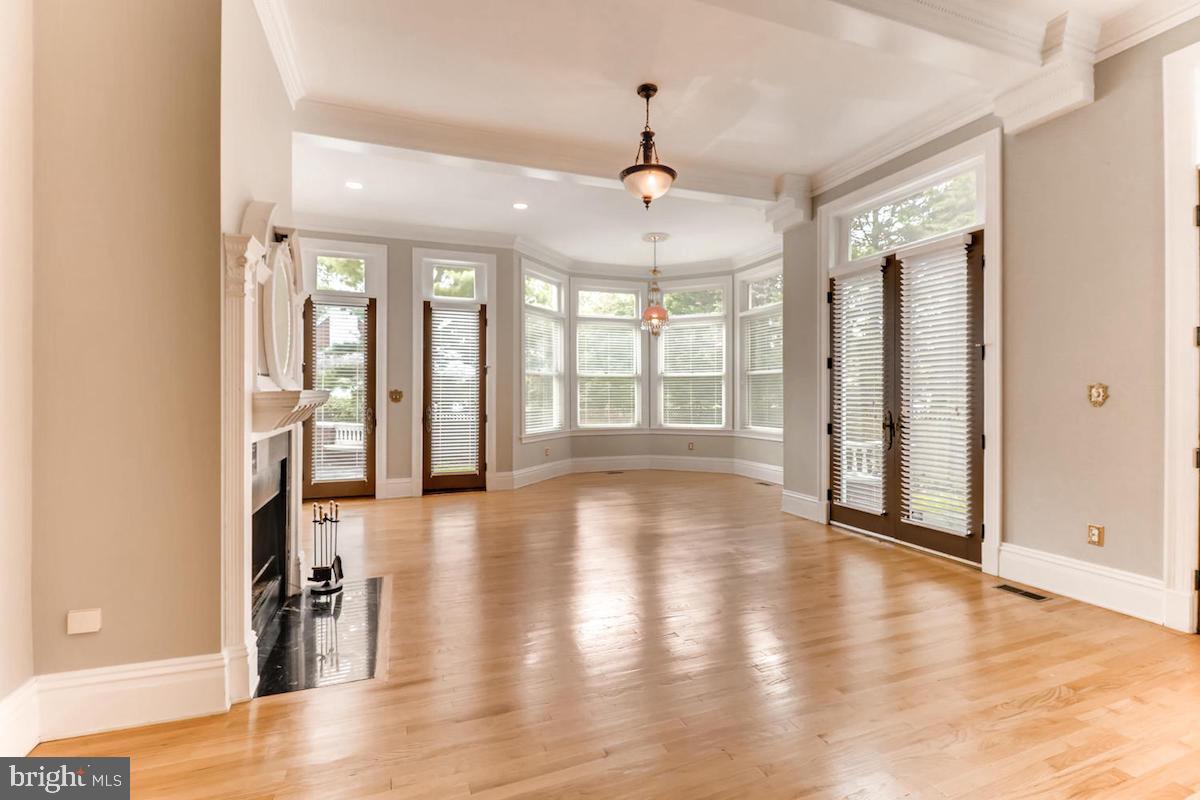 5607 Roland Avenue Baltimore, MD 21210 - Photo 8 of 27