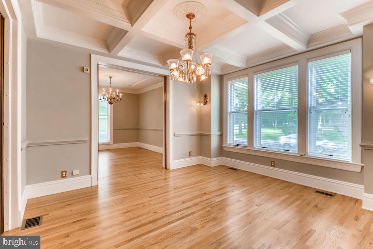 5607 Roland Avenue Baltimore, MD 21210 - Photo 9 of 27