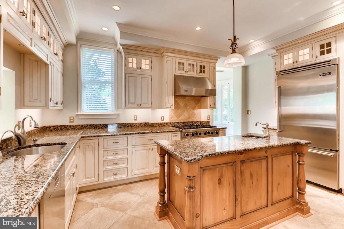 5607 Roland Avenue Baltimore, MD 21210 - Photo 10 of 27