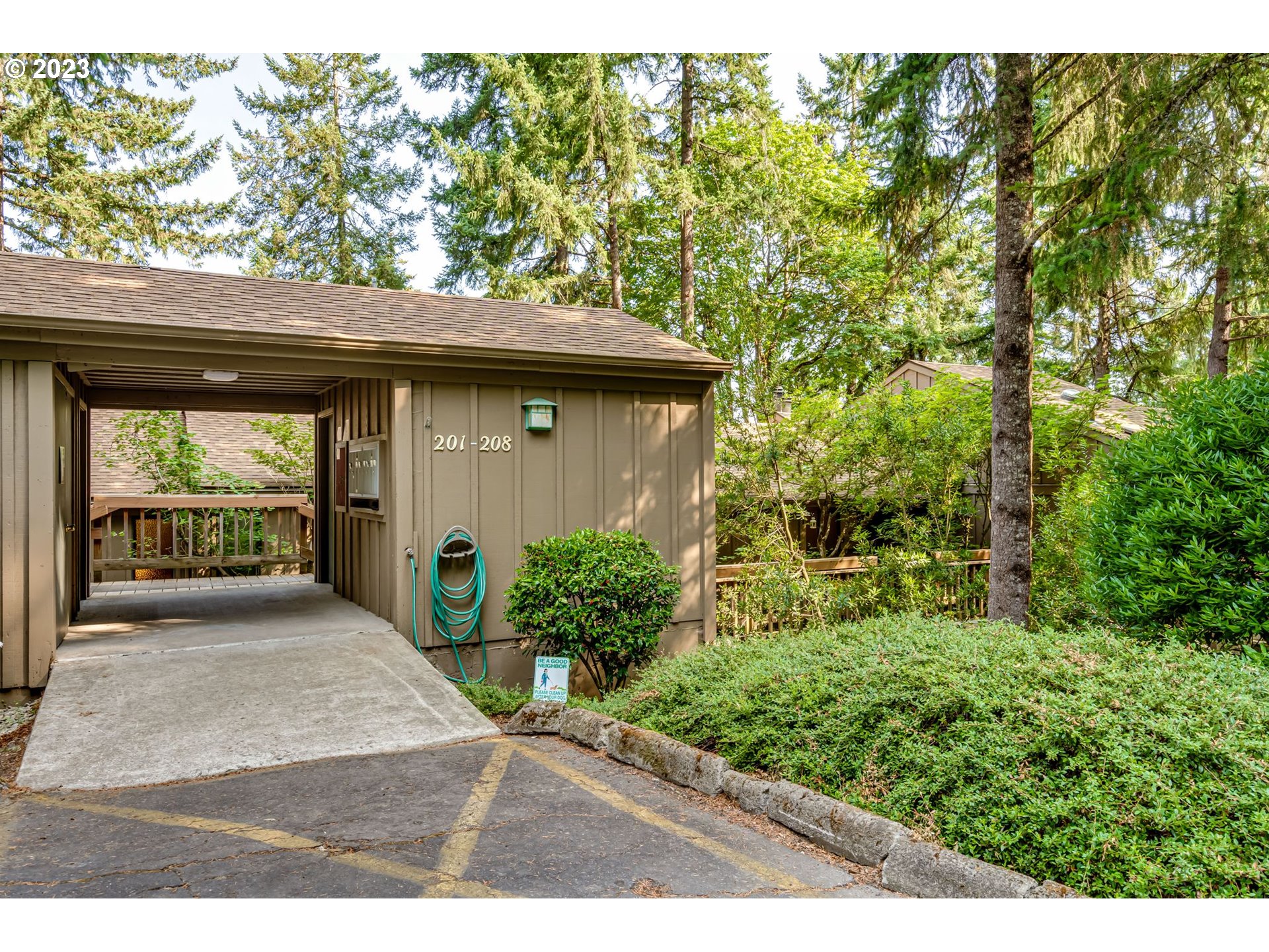 206 Trailside Loop Eugene, OR 97405 - Photo 3 of 37 Gallery Image 3