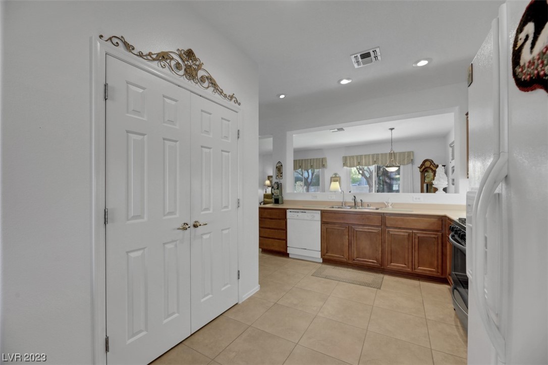 3057 Monroe Park Road Henderson, NV 89052 - Photo 13 of 40 Gallery Image 13