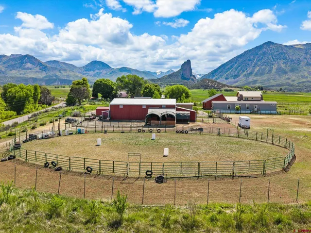 a view of an outdoor space