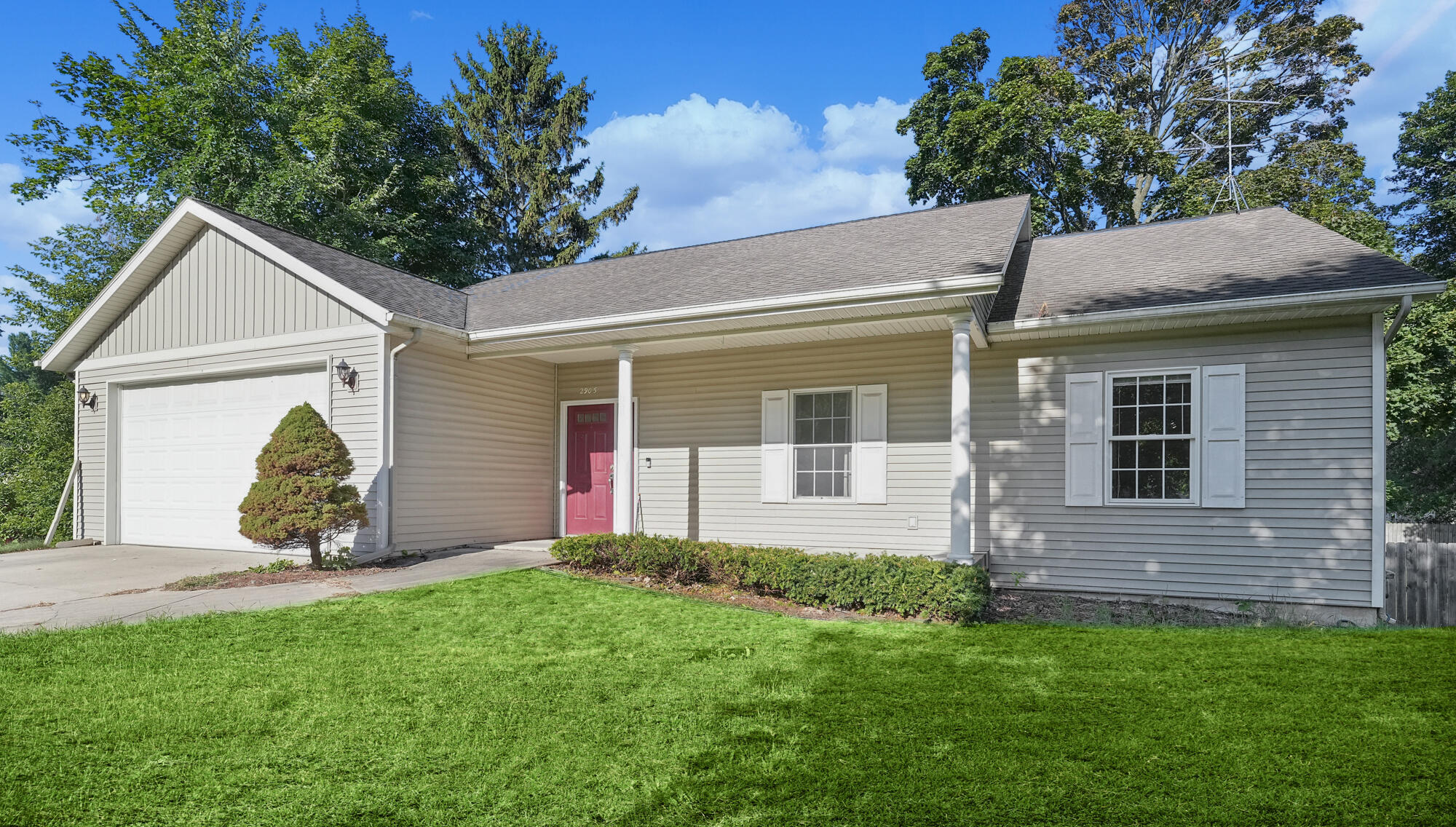 2905 Remy Court Northeast Grand Rapids, MI 49505 - Photo 2 of 24 DSC04471
