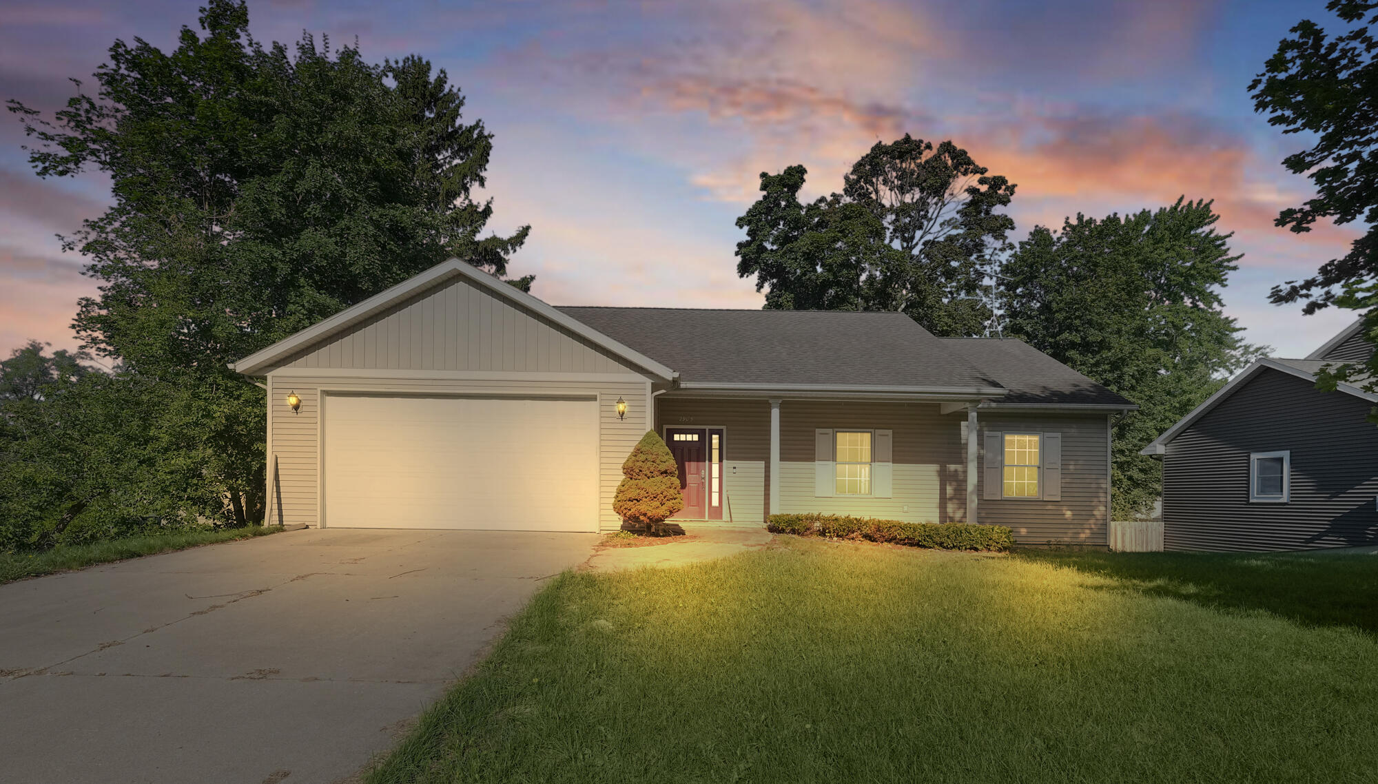 2905 Remy Court Northeast Grand Rapids, MI 49505 - Photo 3 of 24 DSC04476 dd