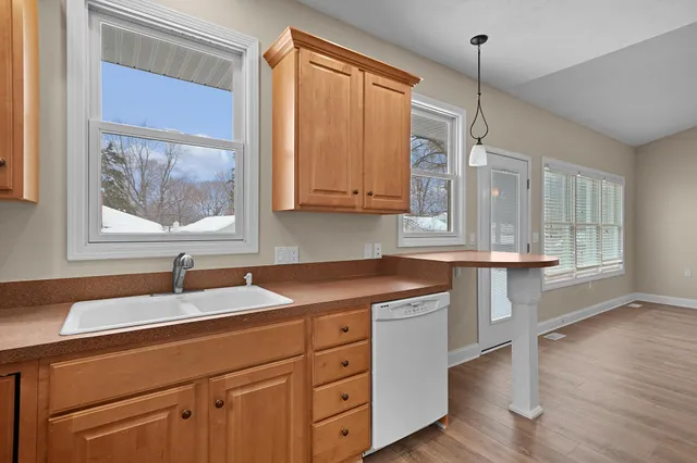 $420,000 | 2905 Remy Court Northeast, Grand Rapids, MI 49505