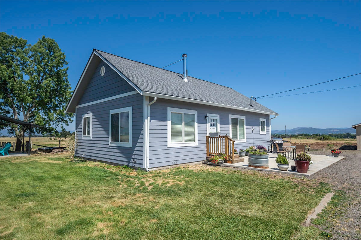 605 Meridian Road Eagle Point, OR 97524 - Photo 50 of 71 42