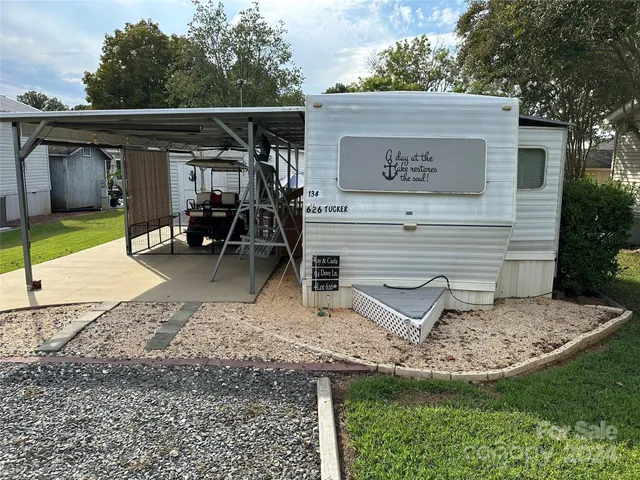 a view of a house with backyard and porch