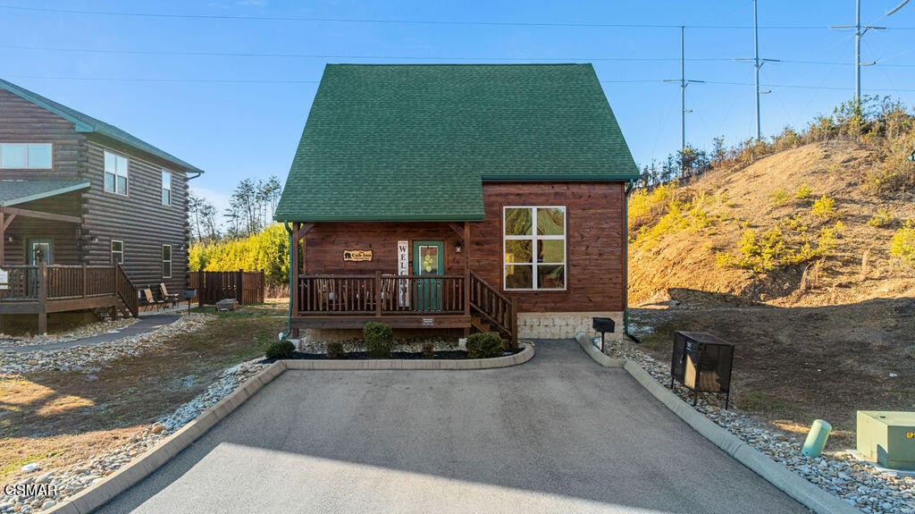 1663 Falls Way Pigeon Forge, TN 37863 - Photo 2 of 36 Gallery Image 2