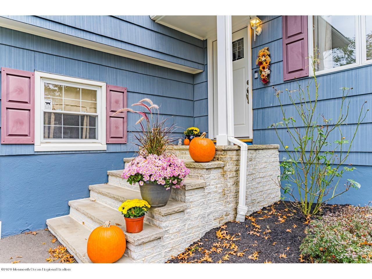 11 Ridge Road Morganville, NJ 07751 - Photo 3 of 34 14-11 Ridge (10)