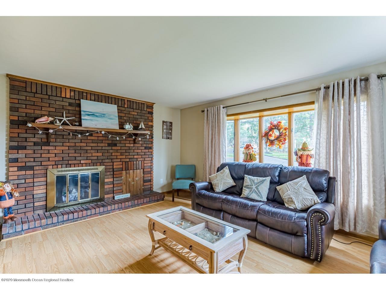11 Ridge Road Morganville, NJ 07751 - Photo 6 of 34 18-11 Ridge (18)