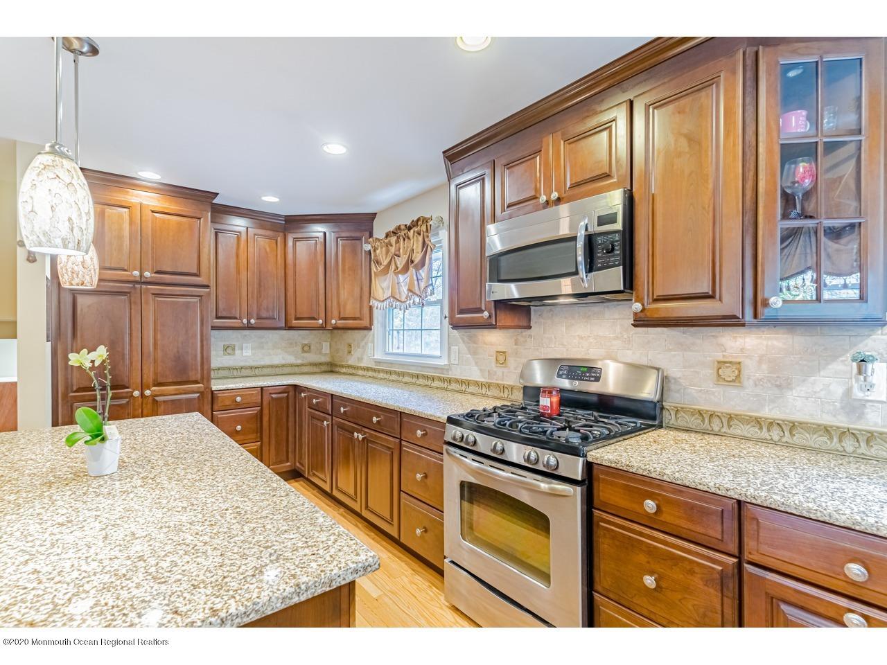 11 Ridge Road Morganville, NJ 07751 - Photo 10 of 34 25-11 Ridge (25)