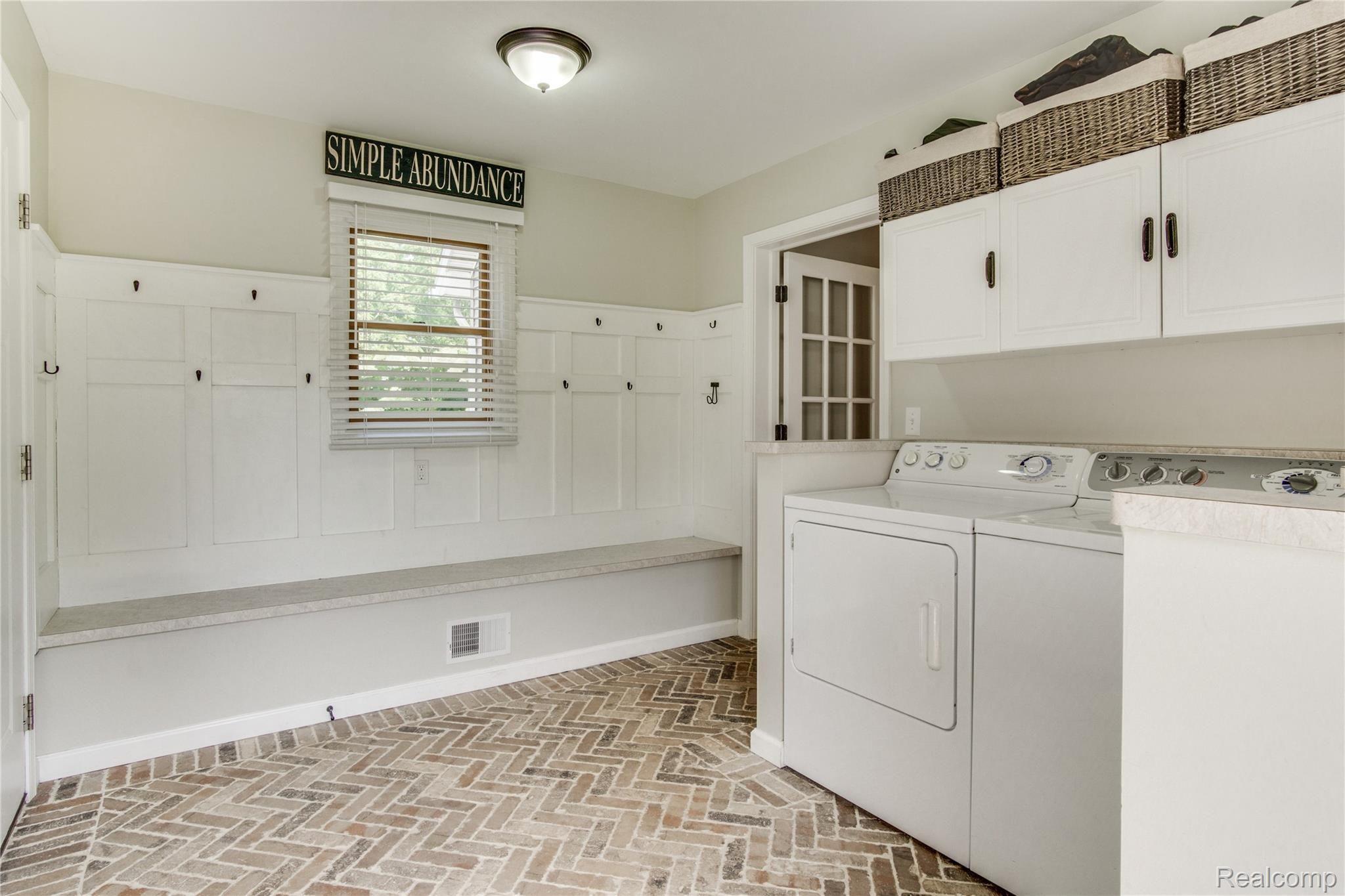 9133 Faussett Road Fenton, MI 48430 - Photo 14 of 39 Interiors (19 of 43).jpg