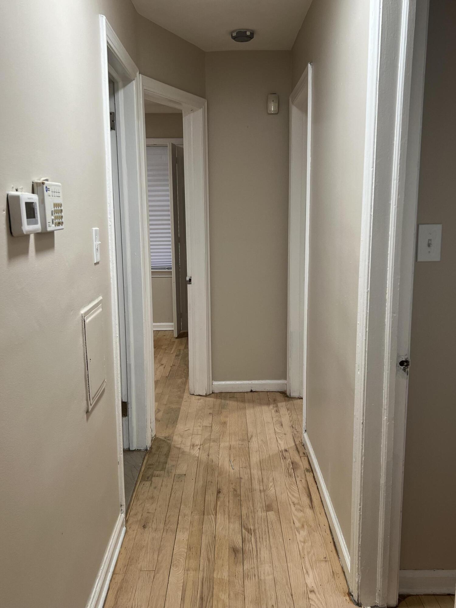 18540 Annchester Road Detroit, MI 48219 - Photo 3 of 12 Hallway