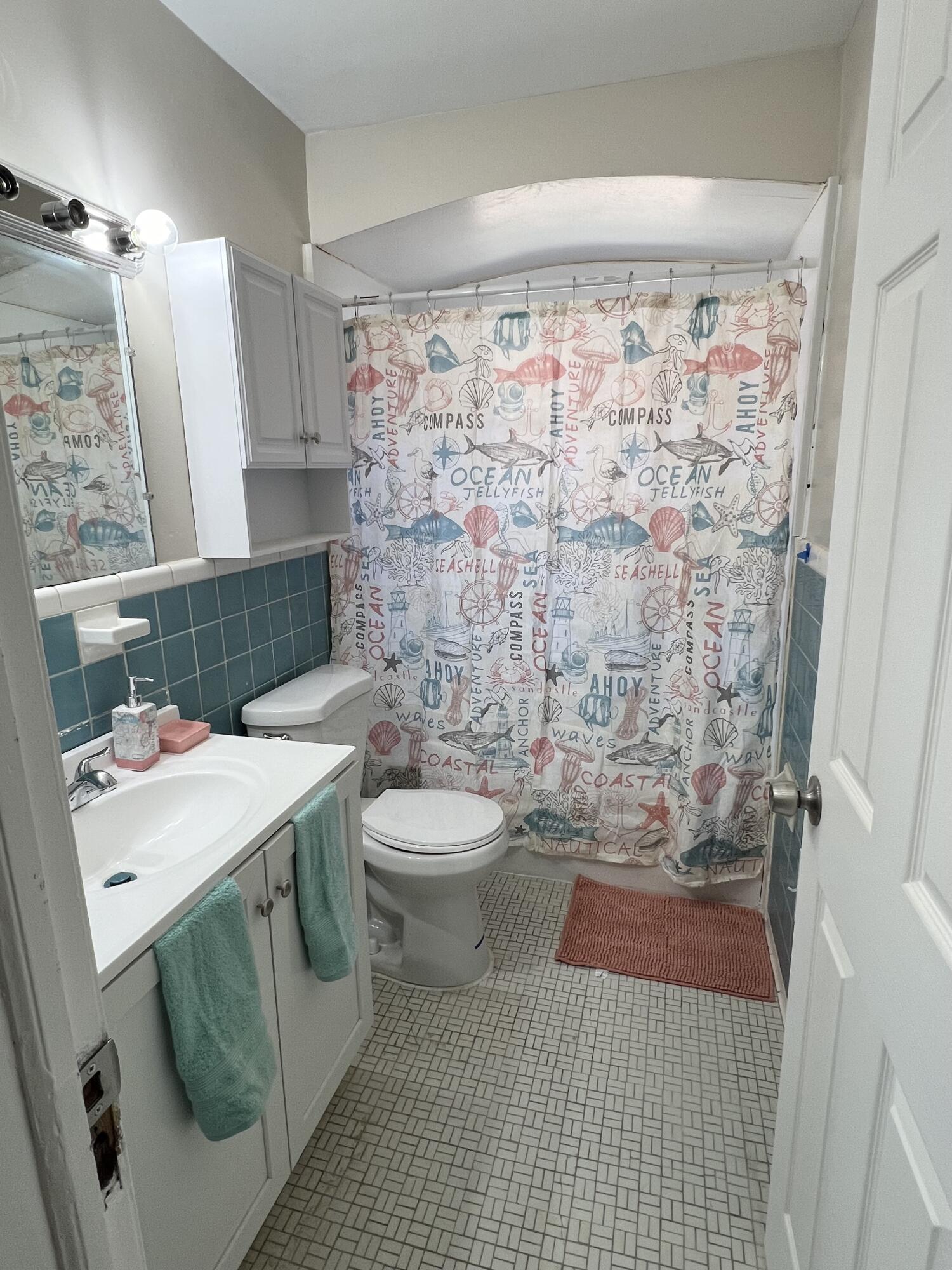18540 Annchester Road Detroit, MI 48219 - Photo 7 of 12 Bathroom