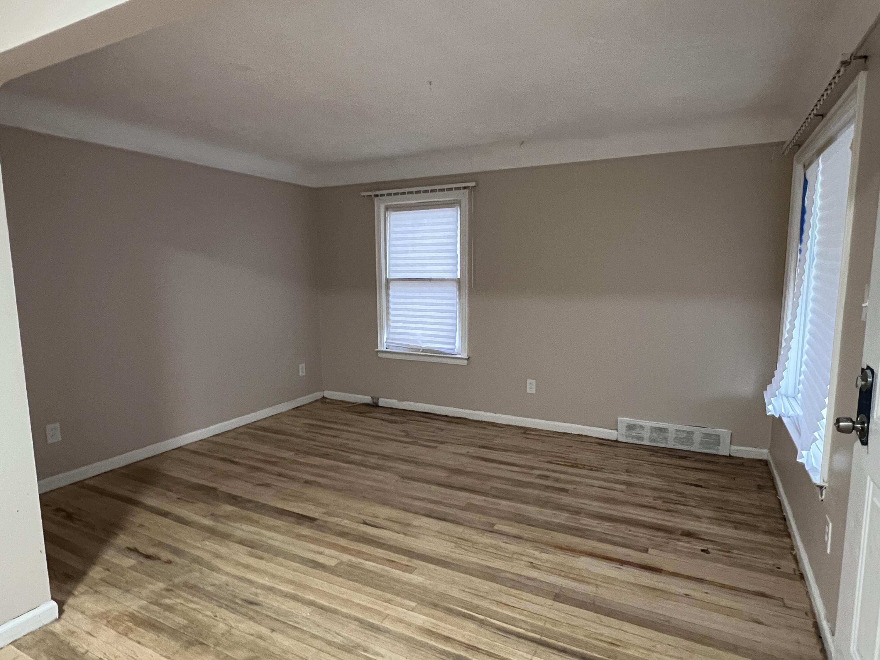 18540 Annchester Road Detroit, MI 48219 - Photo 8 of 12 Living Room View