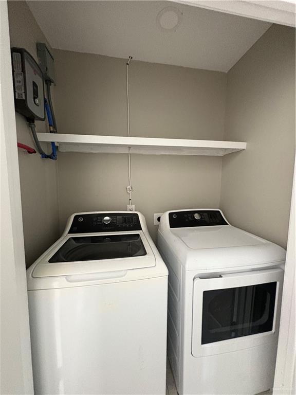 206 South Ridge Avenue, Unit 3 San Juan, TX 78589 - Photo 7 of 13 a utility room with dryer and washer