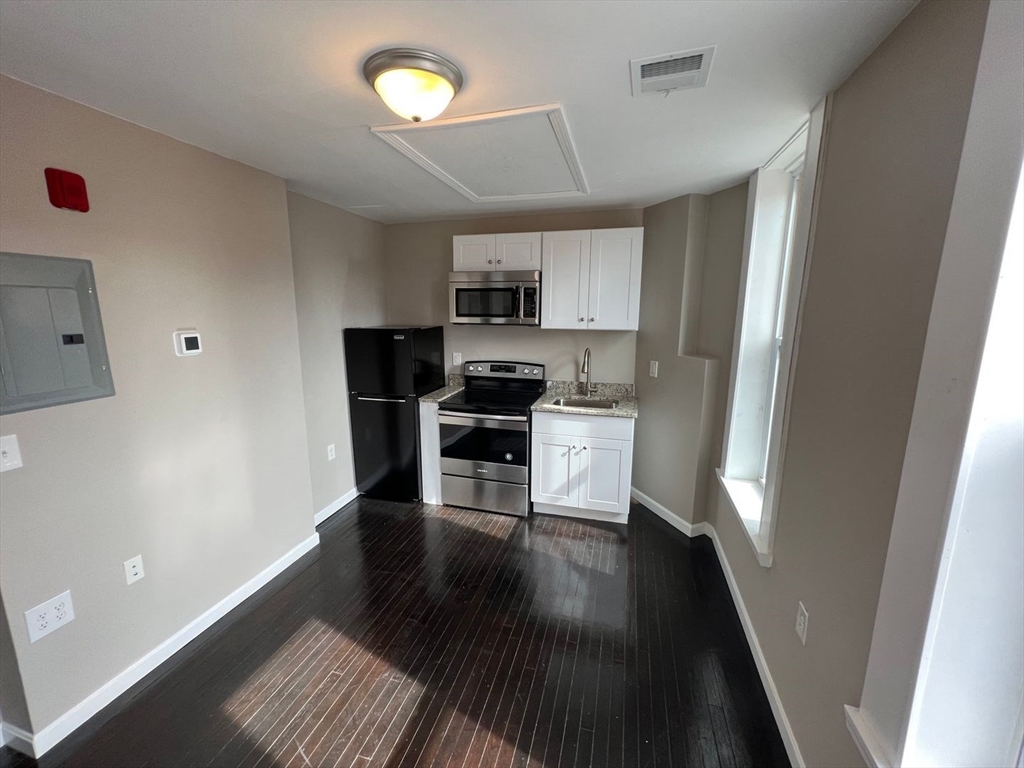 197 Appleton Street, Unit 123 Lowell, MA 01852 - Photo 3 of 4