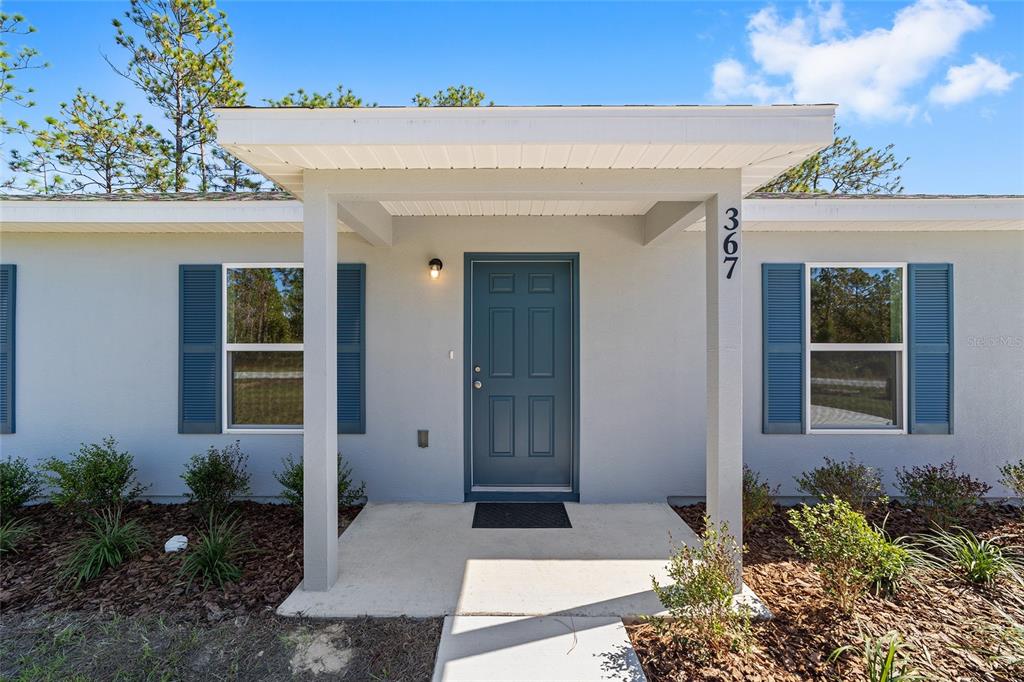 284 Southwest Commodore Road Dunnellon, FL 34431 - Photo 8 of 48 front view of a house