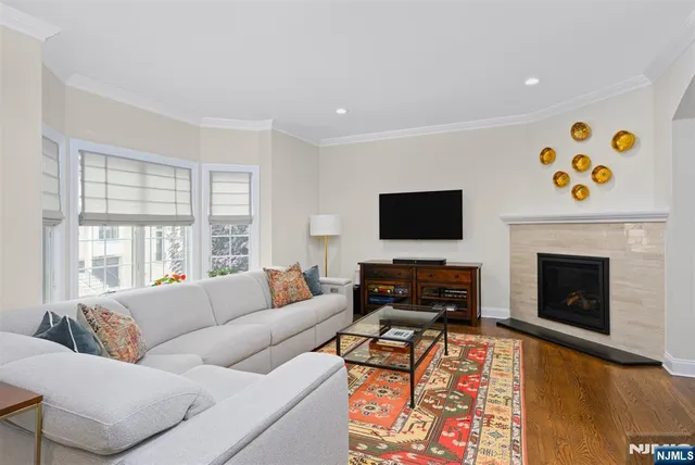 $1,099,000 | 266 Wayne Avenue, Cliffside Park, NJ 07010