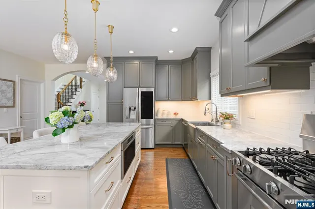 $1,099,000 | 266 Wayne Avenue, Cliffside Park, NJ 07010