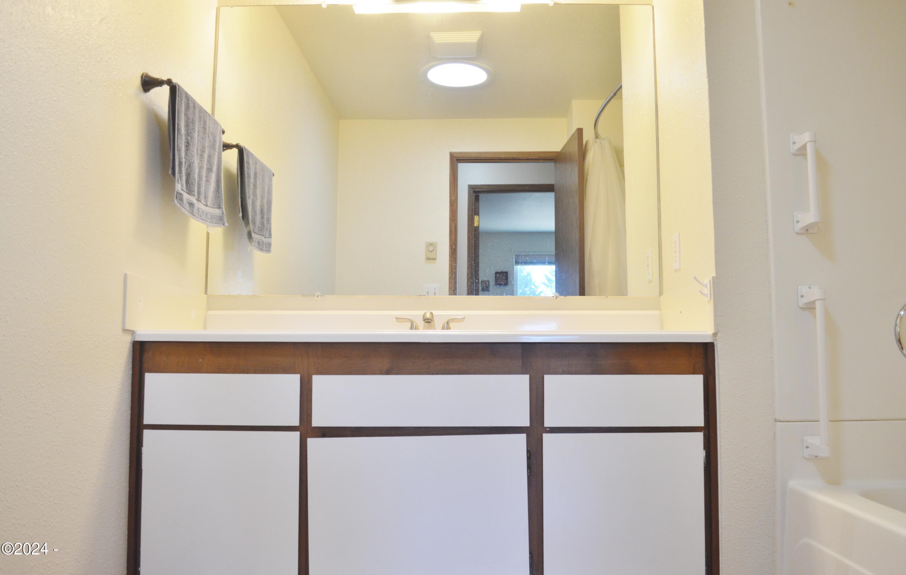 1010 Southeast Rolph Court Waldport, OR 97394 - Photo 11 of 24 Bathroom