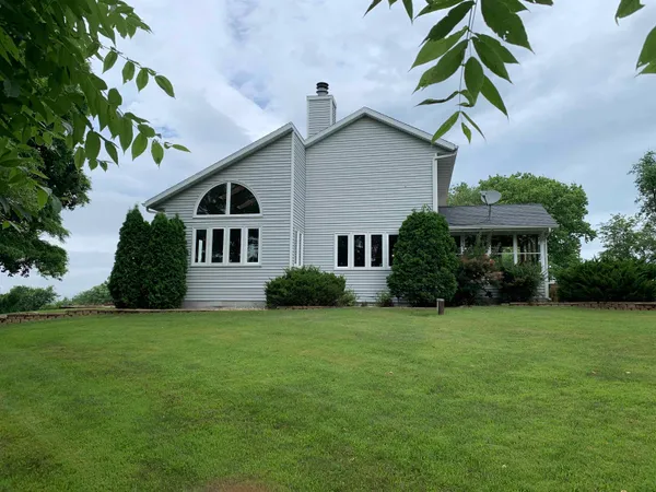 $895,000 | W11380 Ninabuck Road, Columbus, WI 53925
