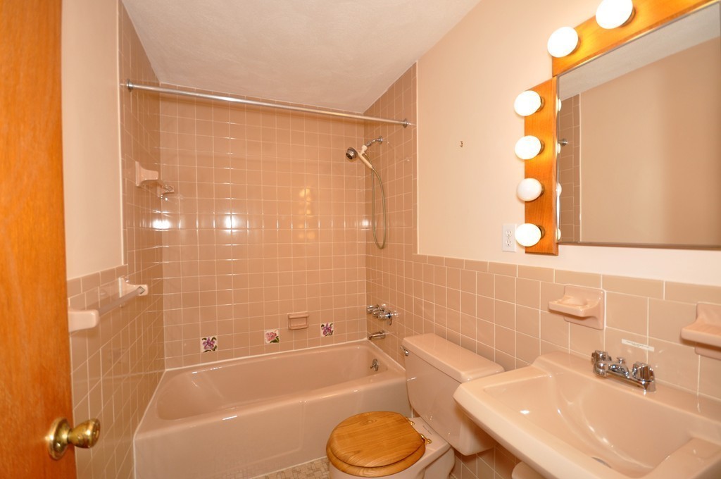 18 Hamilton Road, Unit 504 Arlington, MA 02474 - Photo 10 of 22 Gallery Image 10