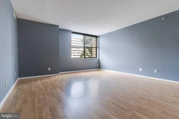 $2,500 | 3713 South George Mason Drive, Unit 412W, Falls Church, VA 22041