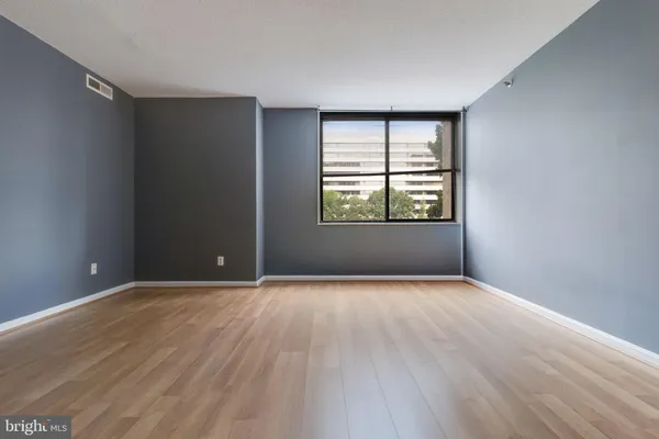 $2,500 | 3713 South George Mason Drive, Unit 412W, Falls Church, VA 22041