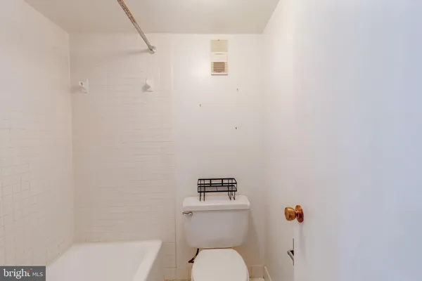 $2,500 | 3713 South George Mason Drive, Unit 412W, Falls Church, VA 22041