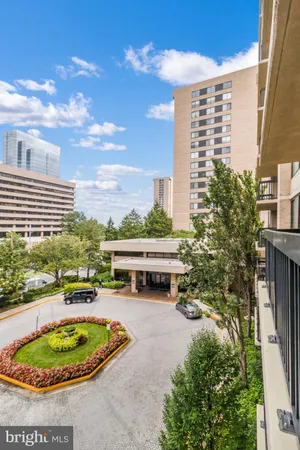 $2,500 | 3713 South George Mason Drive, Unit 412W, Falls Church, VA 22041