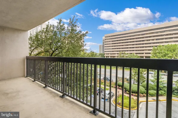 $2,500 | 3713 South George Mason Drive, Unit 412W, Falls Church, VA 22041