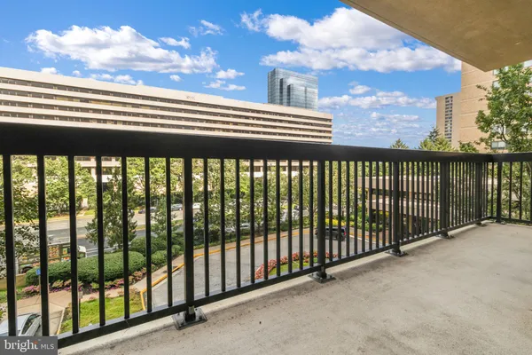 $2,500 | 3713 South George Mason Drive, Unit 412W, Falls Church, VA 22041