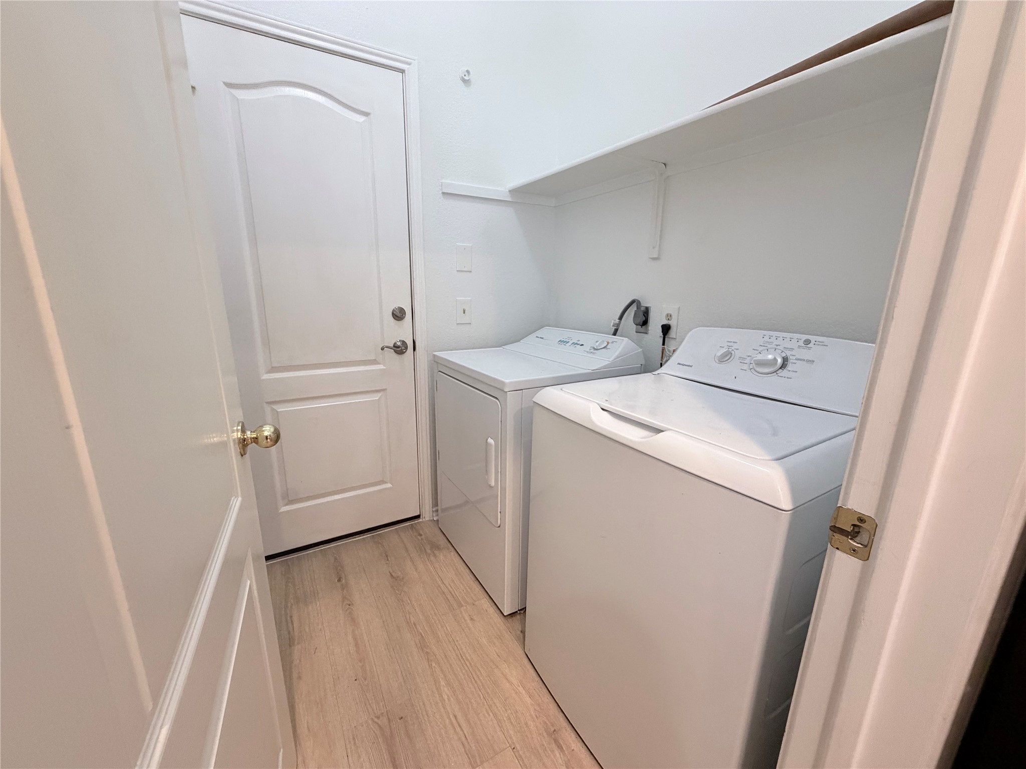 20809 Pacers Gait Lane Pflugerville, TX 78660 - Photo 19 of 23 a utility room with dryer and washer