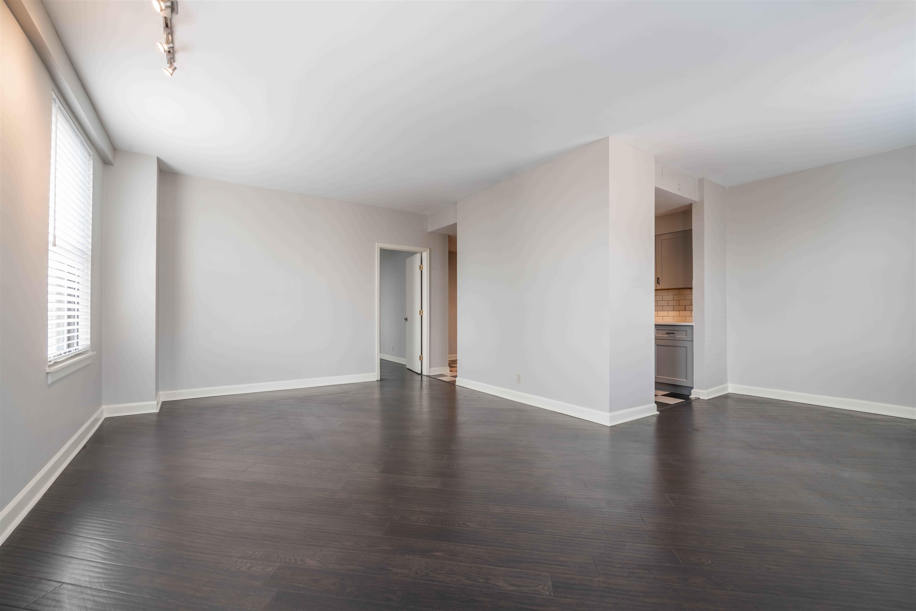 109 North Main Street, Unit 806 Memphis, TN 38103 - Photo 2 of 34 an empty room with wooden floor and windows
