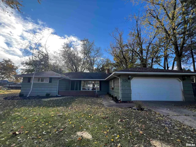 $239,900 | 3126 East Cedar Hills Drive, Chillicothe, IL 61523