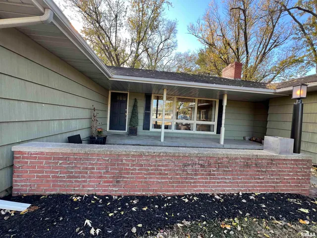 $239,900 | 3126 East Cedar Hills Drive, Chillicothe, IL 61523