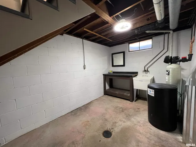 $239,900 | 3126 East Cedar Hills Drive, Chillicothe, IL 61523