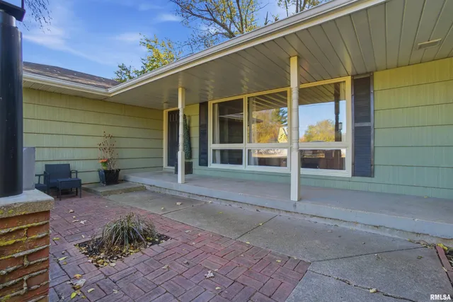 $239,900 | 3126 East Cedar Hills Drive, Chillicothe, IL 61523