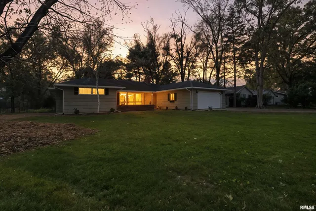 $239,900 | 3126 East Cedar Hills Drive, Chillicothe, IL 61523