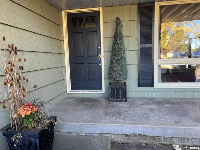 $239,900 | 3126 East Cedar Hills Drive, Chillicothe, IL 61523