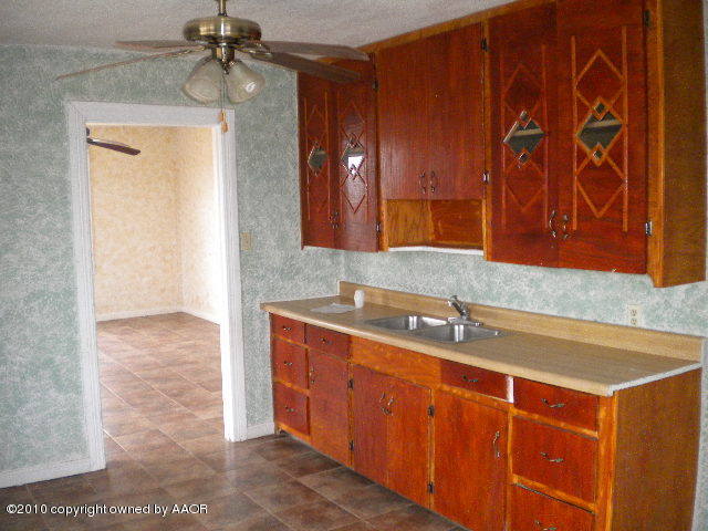 4035 River Road Amarillo, TX 79108 - Photo 2 of 5 Kitchen
